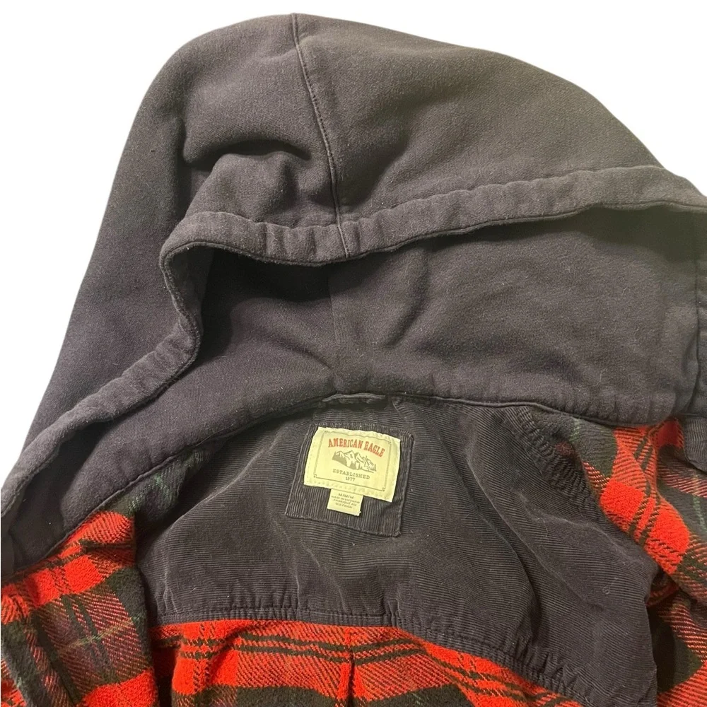 American Eagle Navy and Red Plaid Hooded Flannel Shirt M